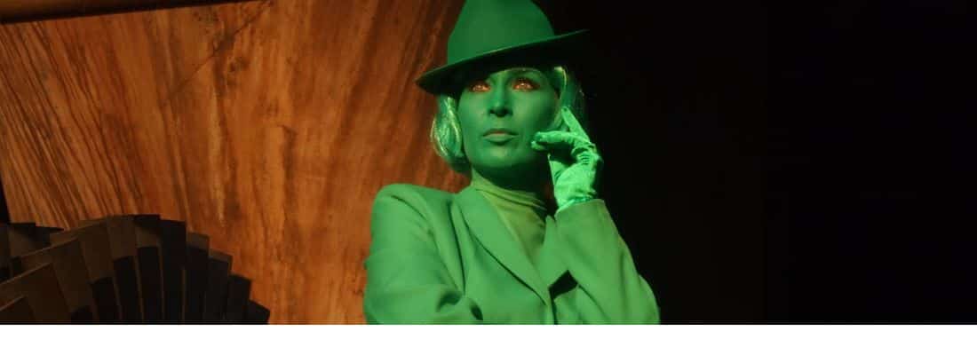 Green Girl bei einer Abendveranstaltung
