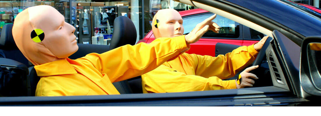 2 Crashtest Dummies sitzen im neuen Volvo C70