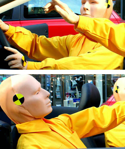 2 Crashtest Dummies sitzen im neuen Volvo C70