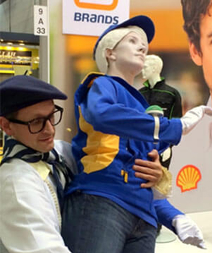 Living Dolls zeigen auf der Arbeitsschutzmesse Berufskleidung
