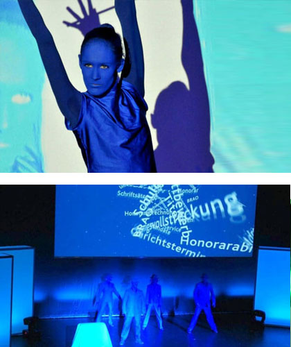 Blue Men Bühnenpräsentation zur Vorstellung einer neuen Software