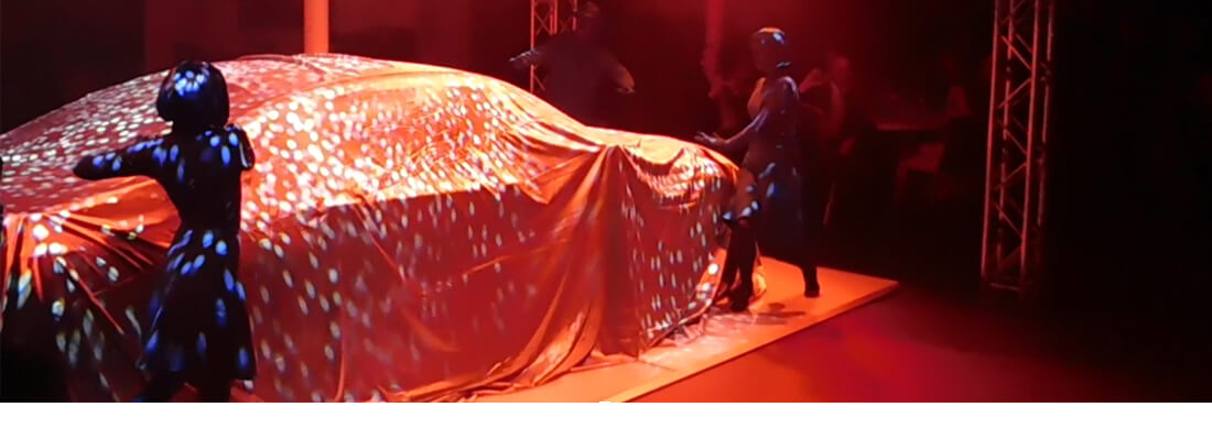 Living Dolls präsentieren den neuen 7er BMW bei einer Galaveranstaltung