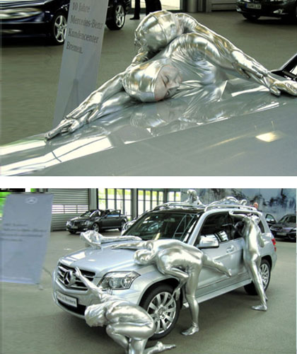 Die Living Dolls präsentieren die neue Mercedes M-Klasse